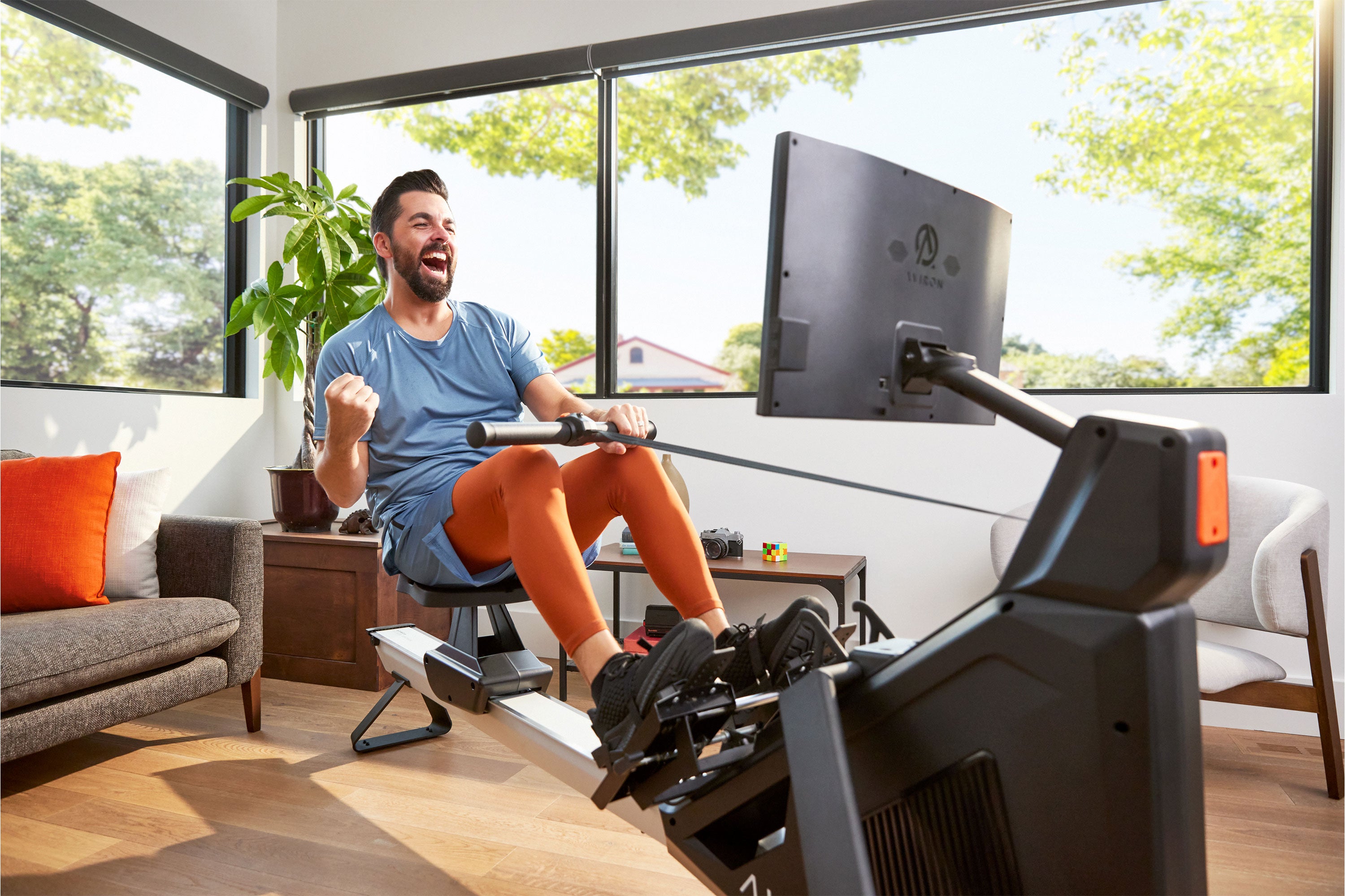 Aviron Strong Rower w/ 22" HD Touchscreen*
